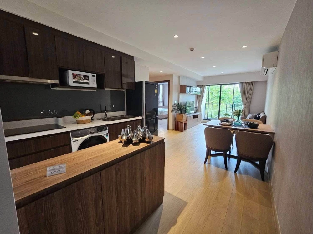 Condo for rent at Runesu Thonglor 5. Large, comfortable unit with ample living space. Convenient and fully equipped. Move in soon!