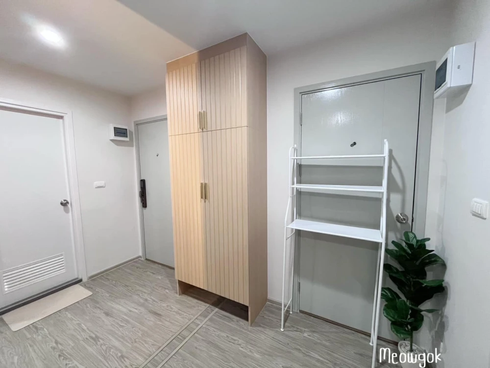Condo for rent RYE Hua Mak 1 room, beautifully decorated, well-built-in, everything is complete here. You must hurry to reserve it.