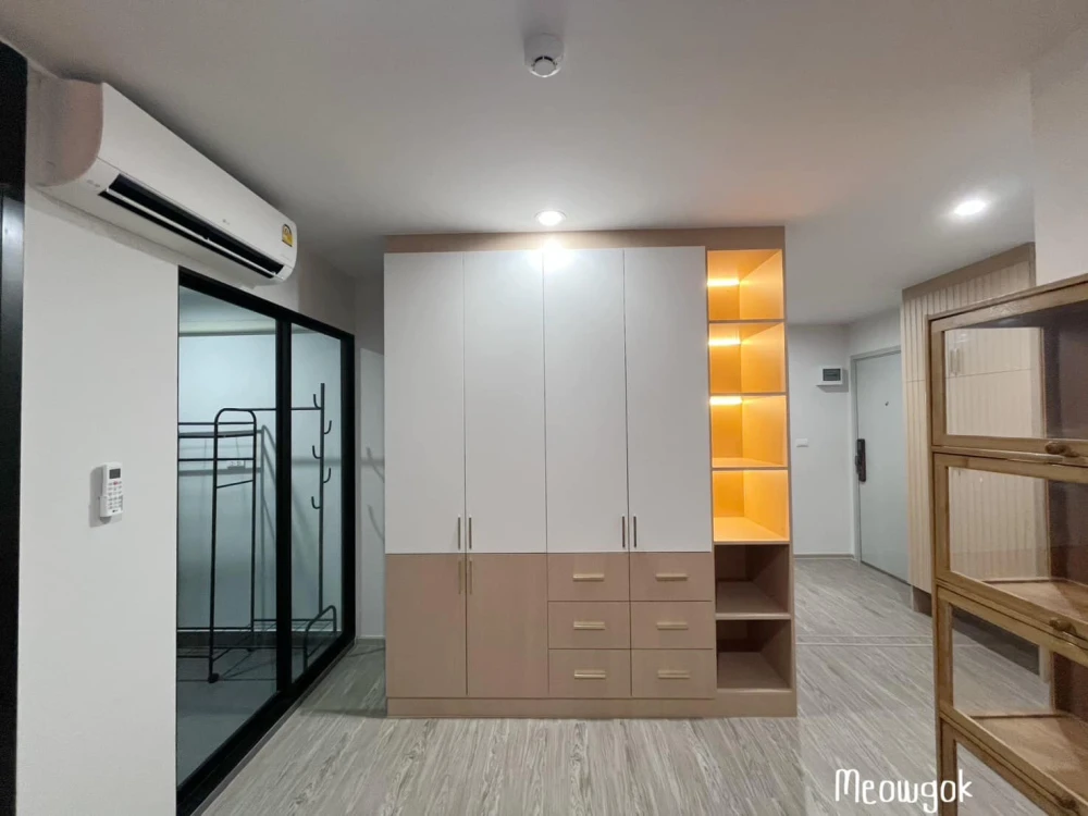 Condo for rent RYE Hua Mak 1 room, beautifully decorated, well-built-in, everything is complete here. You must hurry to reserve it.