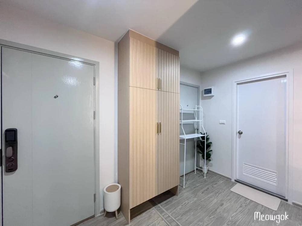 Condo for rent RYE Hua Mak 1 room, beautifully decorated, well-built-in, everything is complete here. You must hurry to reserve it.