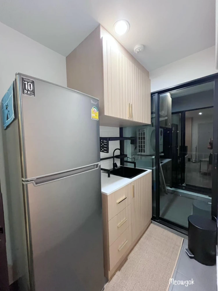 Condo for rent RYE Hua Mak 1 room, beautifully decorated, well-built-in, everything is complete here. You must hurry to reserve it.
