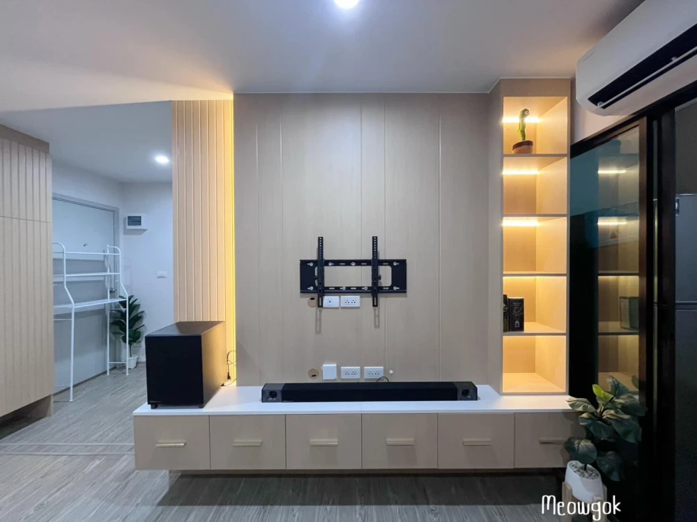 Condo for rent RYE Hua Mak 1 room, beautifully decorated, well-built-in, everything is complete here. You must hurry to reserve it.