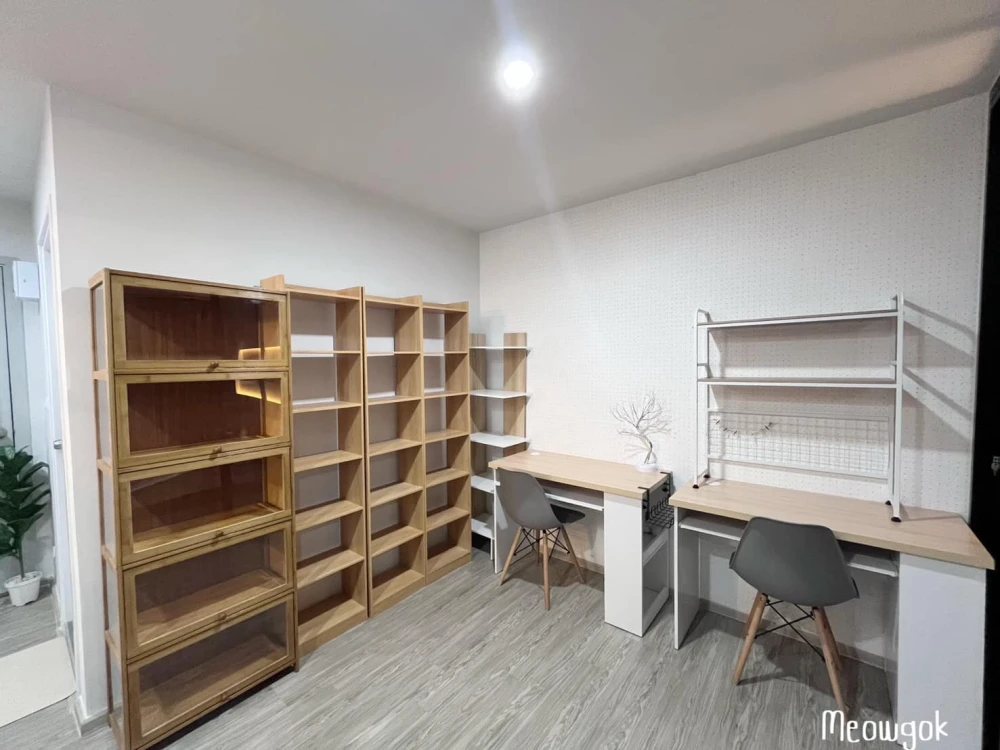 Condo for rent RYE Hua Mak 1 room, beautifully decorated, well-built-in, everything is complete here. You must hurry to reserve it.
