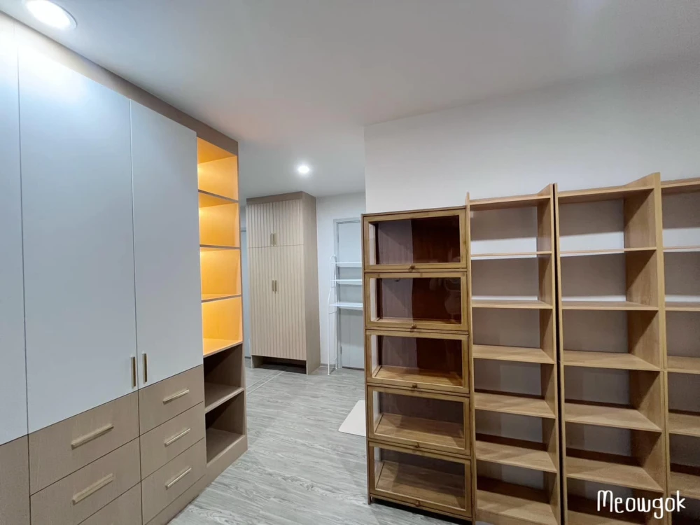 Condo for rent RYE Hua Mak 1 room, beautifully decorated, well-built-in, everything is complete here. You must hurry to reserve it.