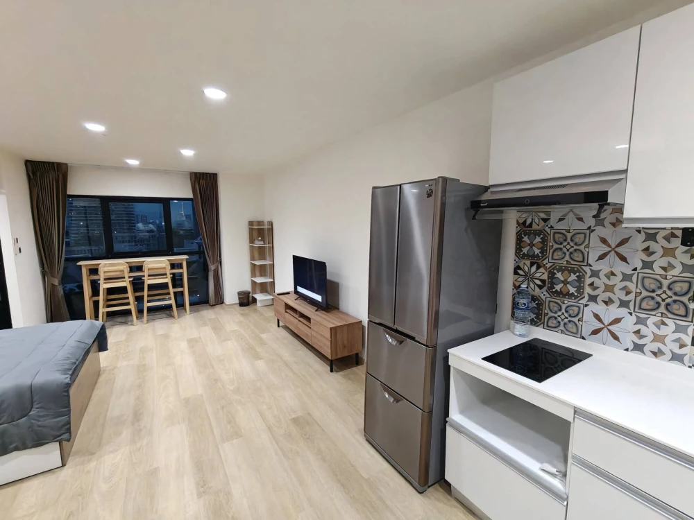 Condo for rent, Sathorn Gardens, studio room, 9th floor, pool view, fully furnished, ready to move in.