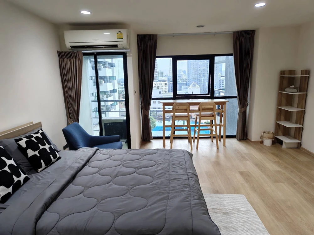 Condo for rent, Sathorn Gardens, studio room, 9th floor, pool view, fully furnished, ready to move in.