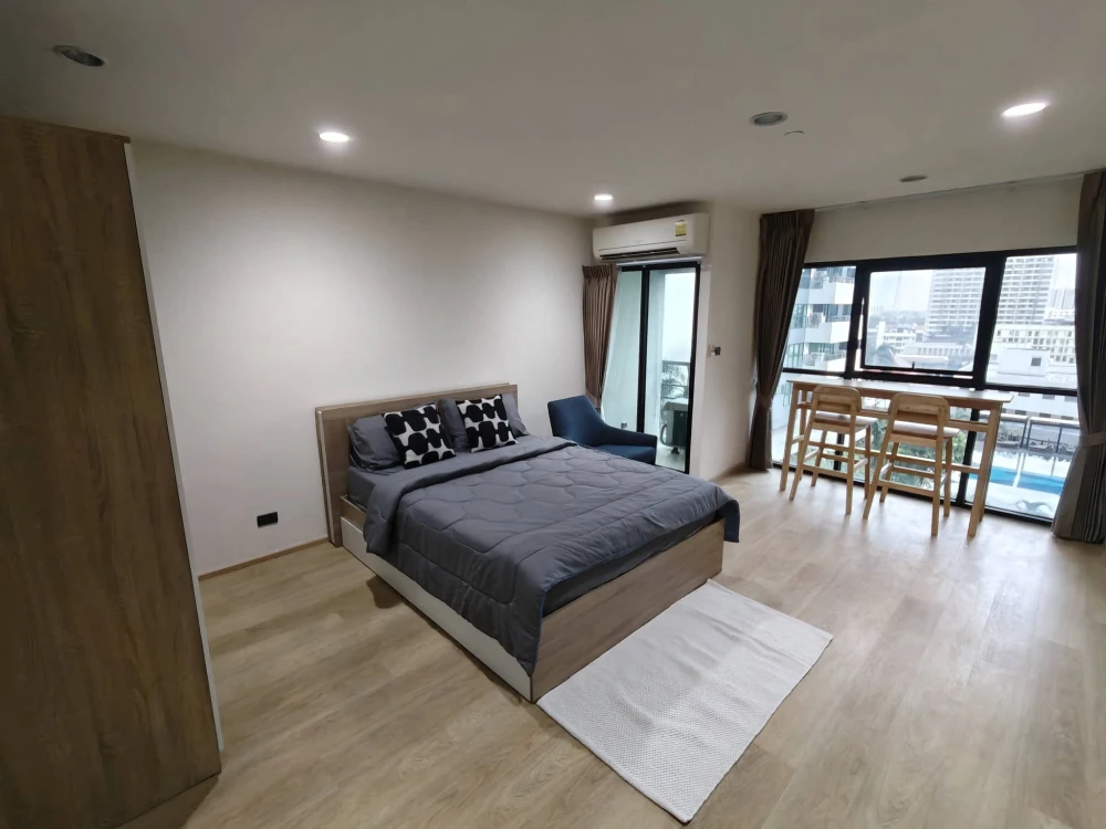 Condo for rent, Sathorn Gardens, studio room, 9th floor, pool view, fully furnished, ready to move in.