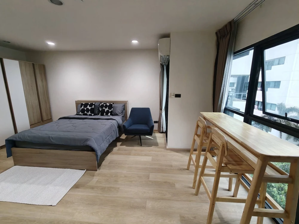 Condo for rent, Sathorn Gardens, studio room, 9th floor, pool view, fully furnished, ready to move in.