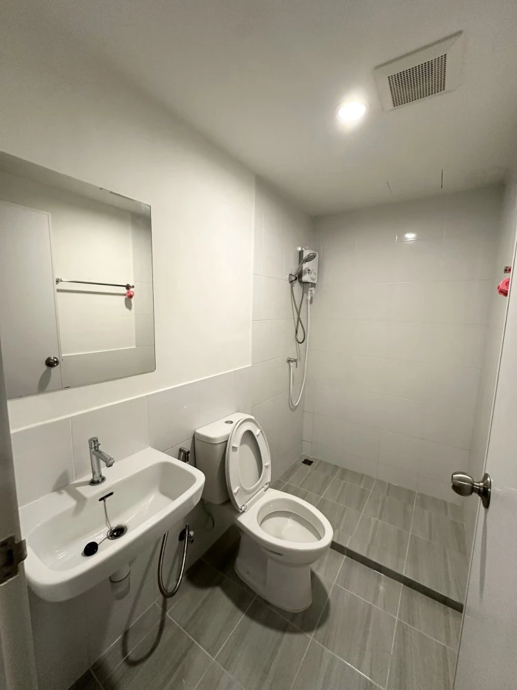 Condo for rent at Sena Kith Chalong Krung-Ladkrabang. Nice room, complete amenities, great price. Book now!