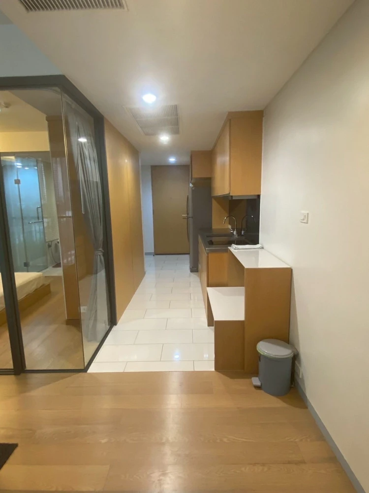 Condo for rent at Siamese Giaio Sukhumvit 31. Spacious room with ample living space. Great price! Book now, don't miss out!