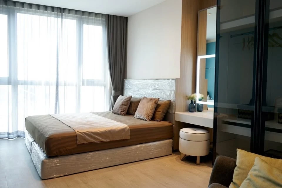 Condo for rent at Sky Walk & Weltz Residence. Spacious and comfortable rooms with plenty of usable space. Amazing price! Book now!