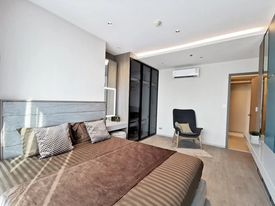 Condo for rent at Sky Walk & Weltz Residence. Spacious and comfortable rooms with plenty of usable space. Amazing price! Book now!