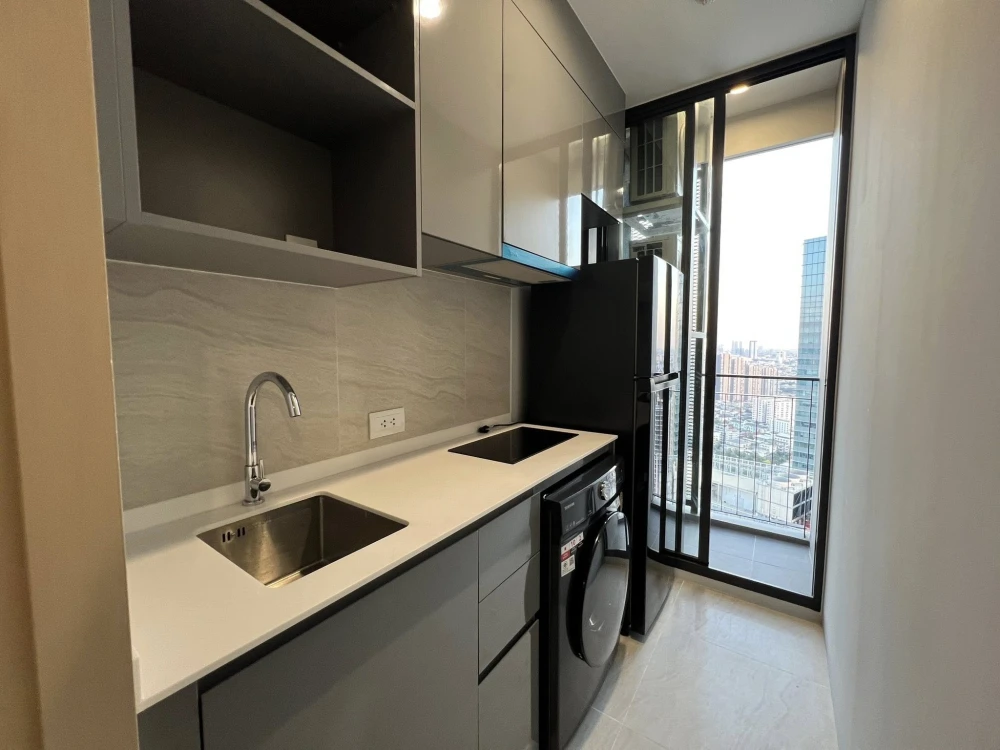 Condo for rent at Skyrise Avenue Sukhumvit 64. The unit is partitioned into separate, well-defined zones. Book today! Don't miss out!