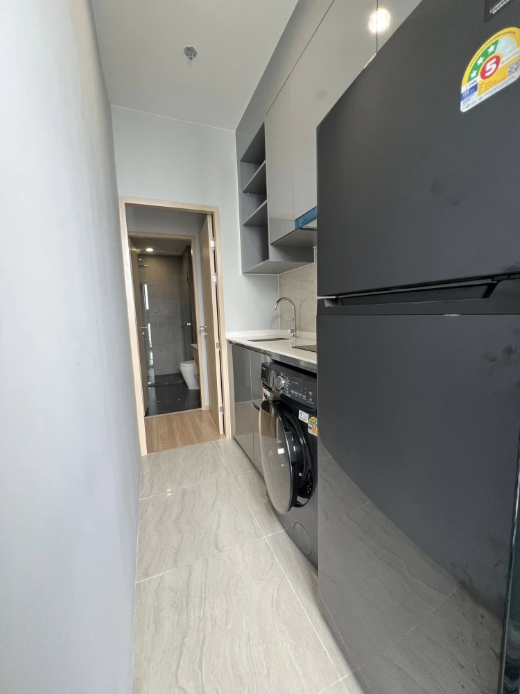 Condo for rent at Skyrise Avenue Sukhumvit 64. The unit is partitioned into separate, well-defined zones. Book today! Don't miss out!