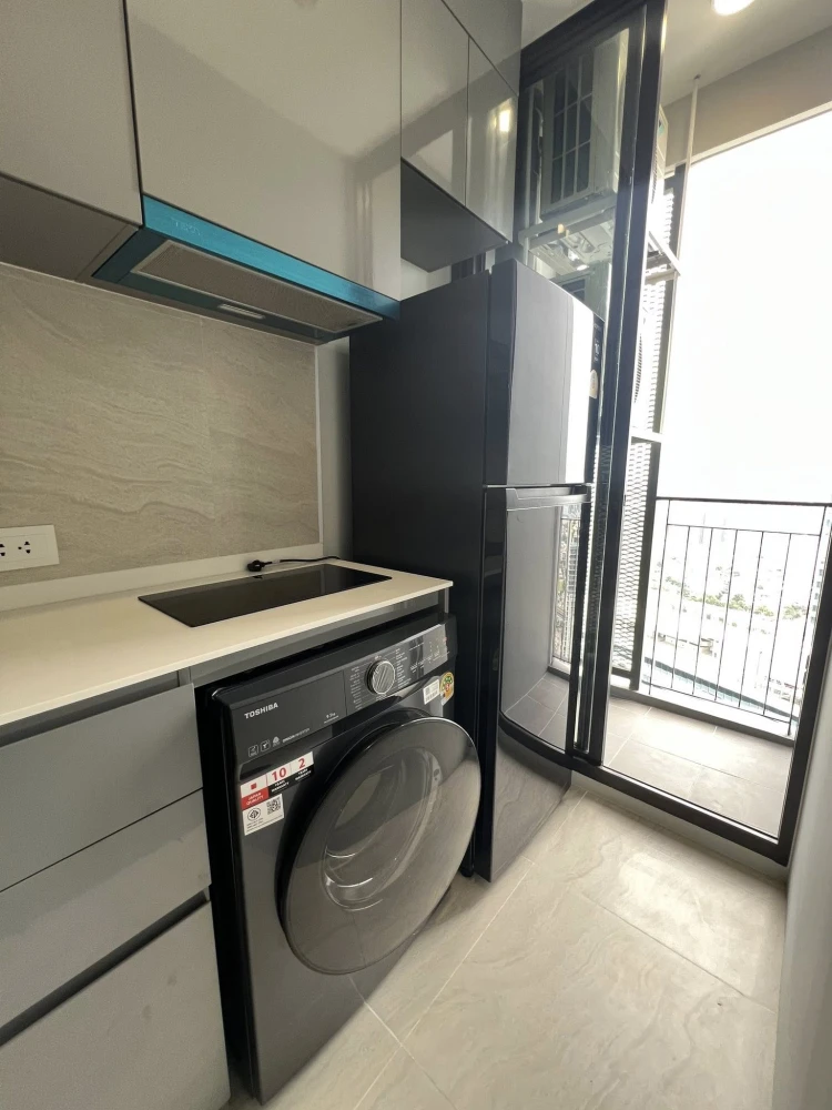 Condo for rent at Skyrise Avenue Sukhumvit 64. The unit is partitioned into separate, well-defined zones. Book today! Don't miss out!