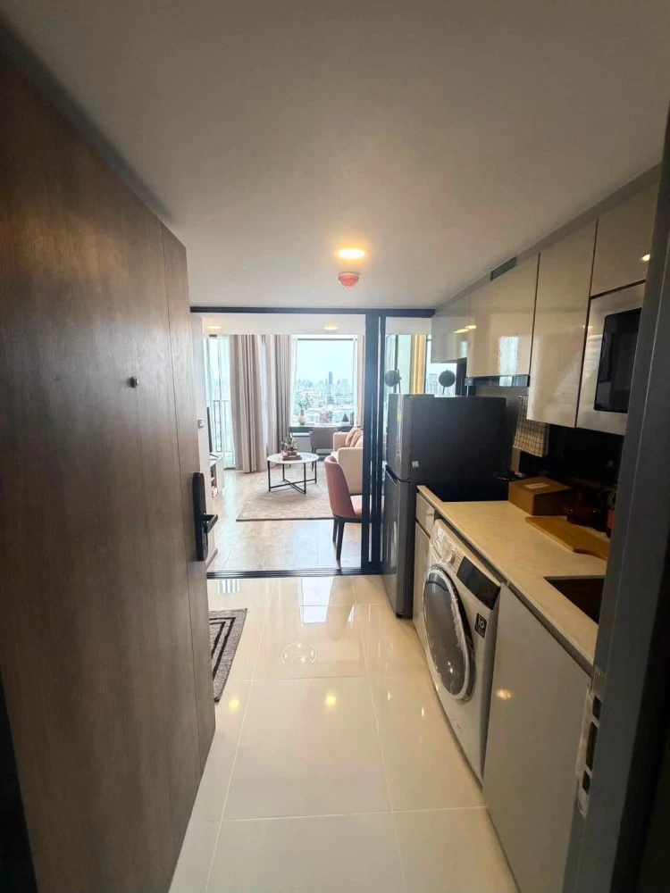 For rent: SOHO Bangkok Ratchada, duplex unit on the 20th floor with stunning views. Fully furnished and ready to move in. Don't miss this opportunity!