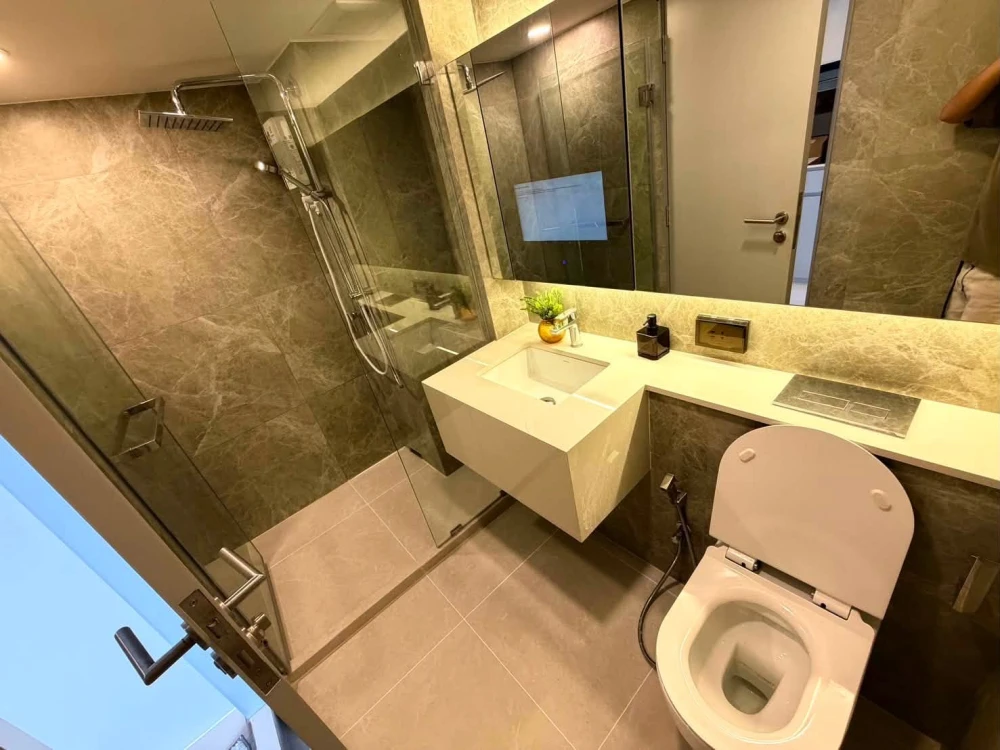 For rent: SOHO Bangkok Ratchada, duplex unit on the 20th floor with stunning views. Fully furnished and ready to move in. Don't miss this opportunity!