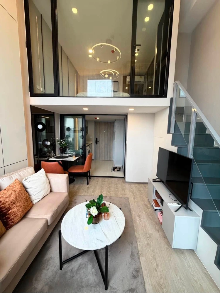 For rent: SOHO Bangkok Ratchada, duplex unit on the 20th floor with stunning views. Fully furnished and ready to move in. Don't miss this opportunity!