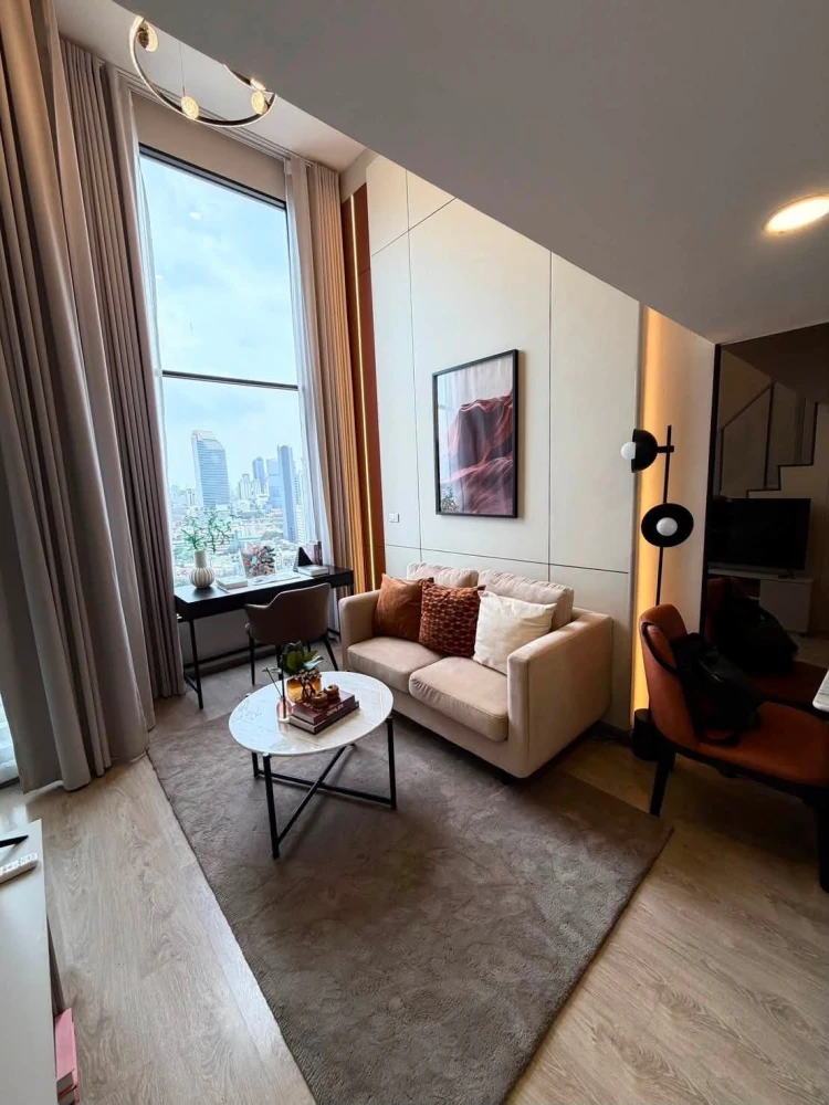 For rent: SOHO Bangkok Ratchada, duplex unit on the 20th floor with stunning views. Fully furnished and ready to move in. Don't miss this opportunity!