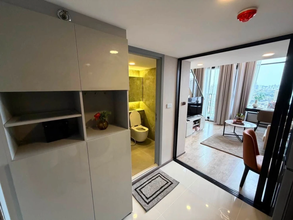 For rent: SOHO Bangkok Ratchada, duplex unit on the 20th floor with stunning views. Fully furnished and ready to move in. Don't miss this opportunity!
