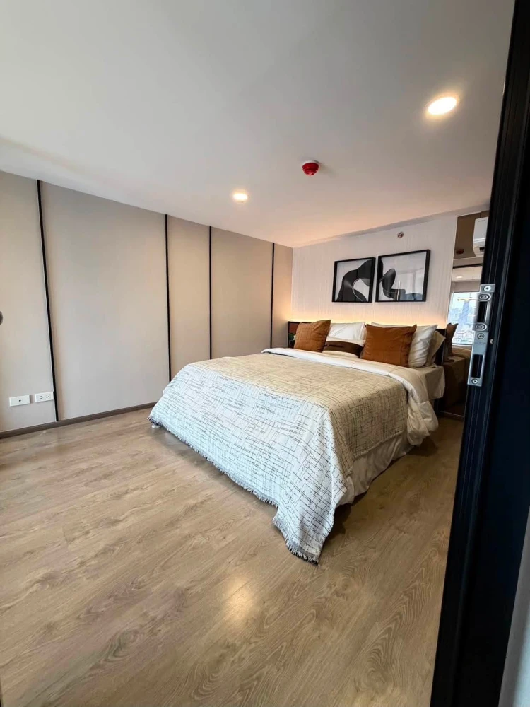 For rent: SOHO Bangkok Ratchada, duplex unit on the 20th floor with stunning views. Fully furnished and ready to move in. Don't miss this opportunity!