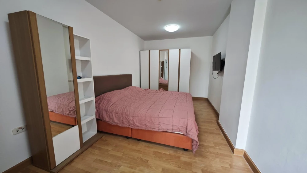 Condo for rent Supalai City Resort Ratchada-Huai Khwang, spacious room, lots of usable space. If you don't book, you'll regret it.