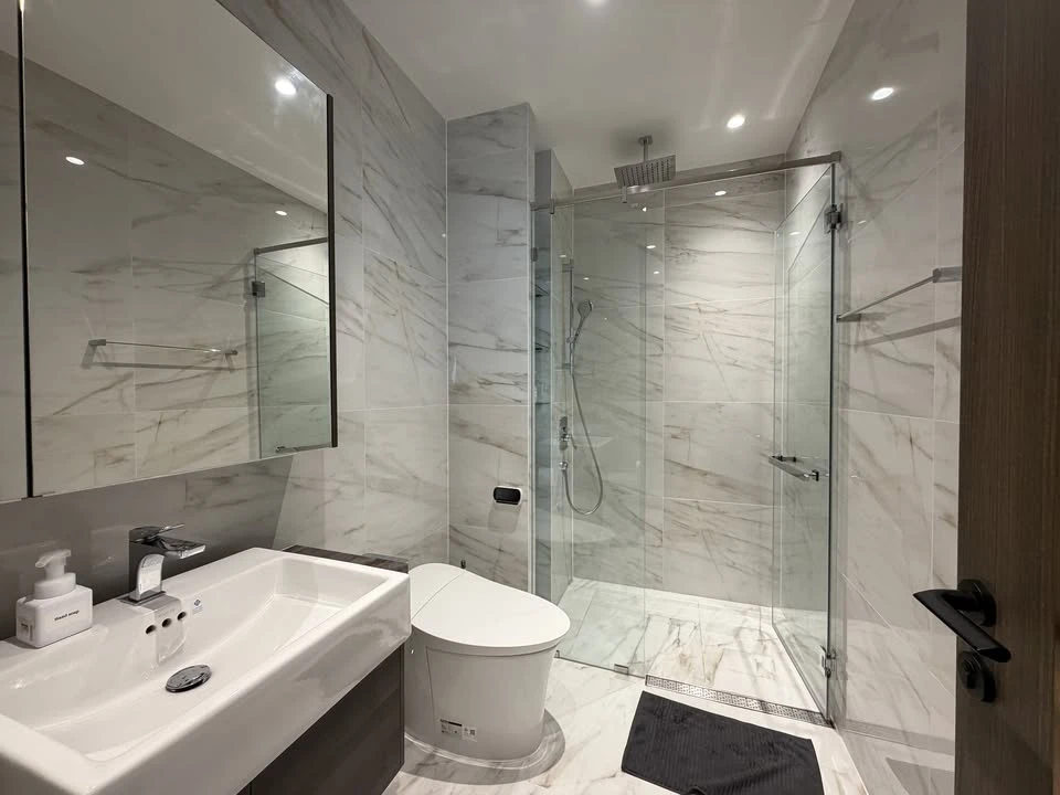 For rent: Supalai Icon Sathorn condo, 30th floor, high floor with stunning views and fully furnished. You definitely don't want to miss this opportuni
