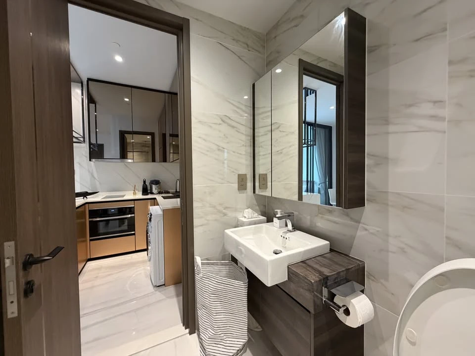 For rent: Supalai Icon Sathorn condo, 30th floor, high floor with stunning views and fully furnished. You definitely don't want to miss this opportuni