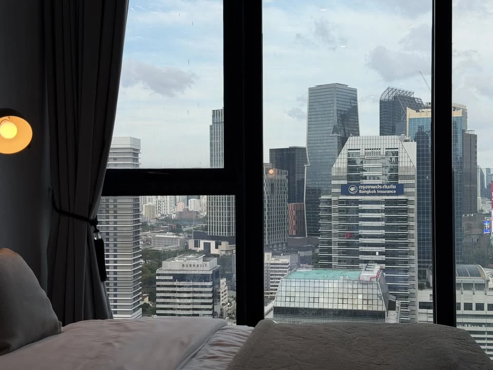 For rent: Supalai Icon Sathorn condo, 30th floor, high floor with stunning views and fully furnished. You definitely don't want to miss this opportuni