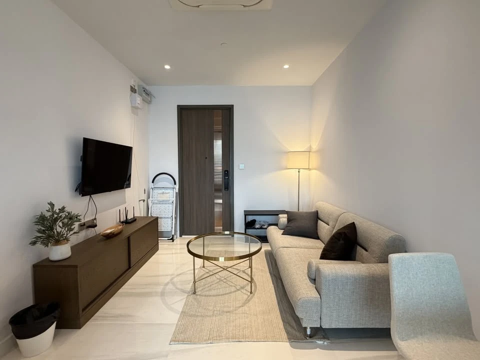 For rent: Supalai Icon Sathorn condo, 30th floor, high floor with stunning views and fully furnished. You definitely don't want to miss this opportuni