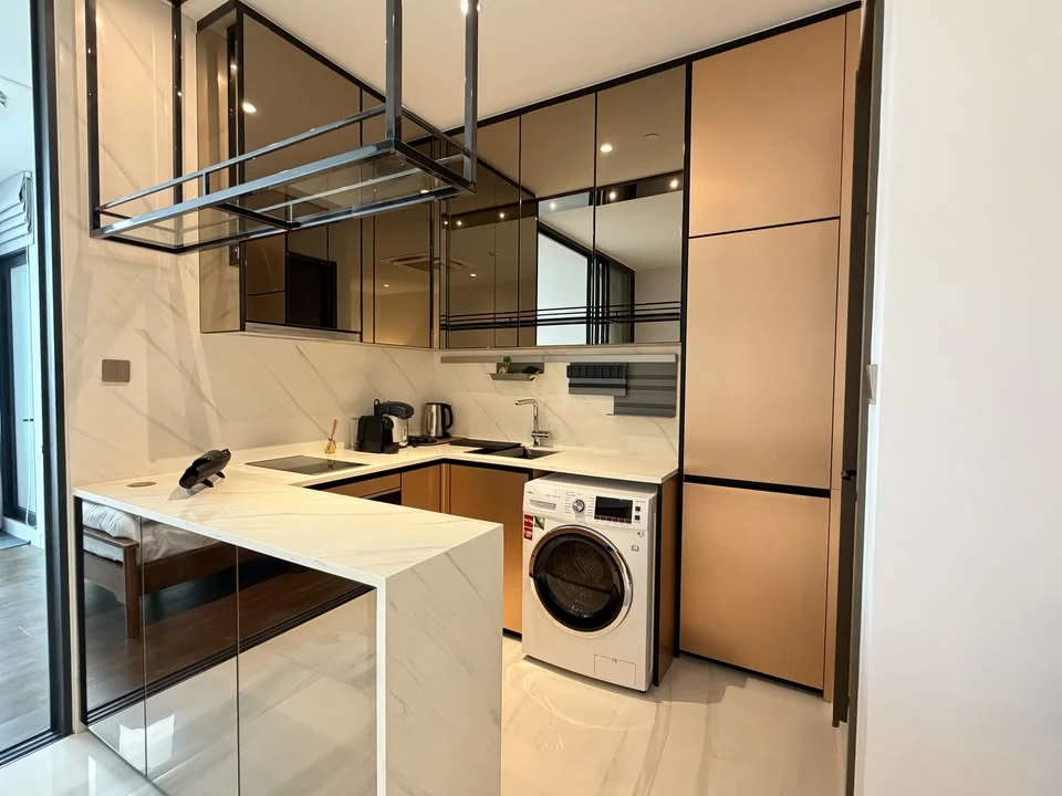 For rent: Supalai Icon Sathorn condo, 30th floor, high floor with stunning views and fully furnished. You definitely don't want to miss this opportuni