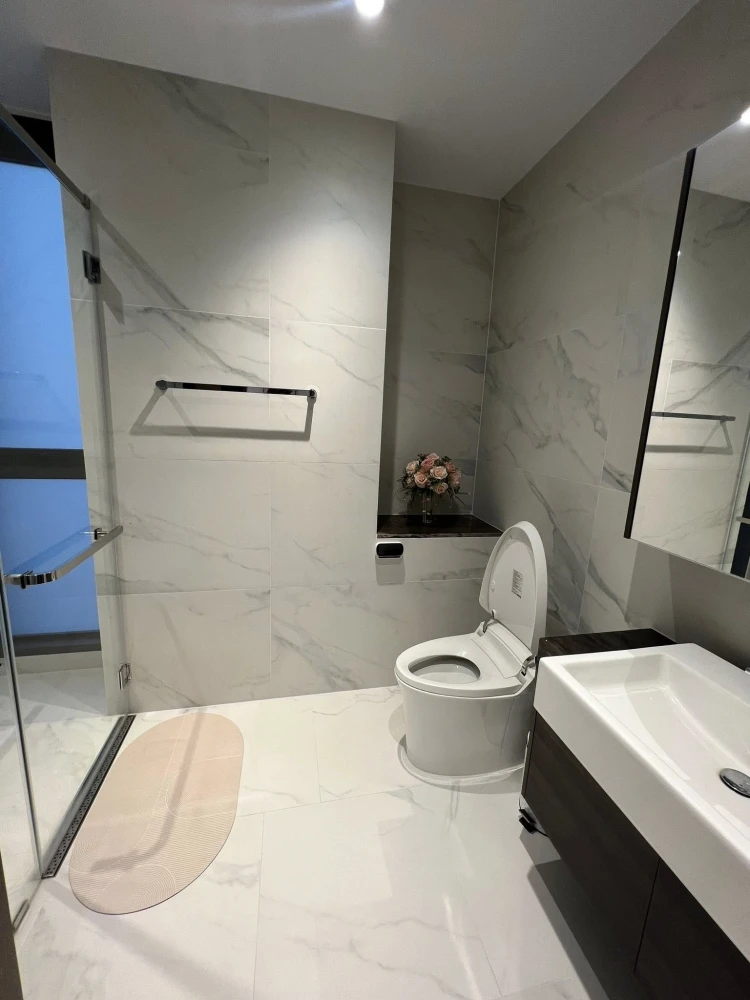 Condo for rent at Supalai ICON Sathorn. Spacious unit with ample living space and all amenities conveniently located. Book now!