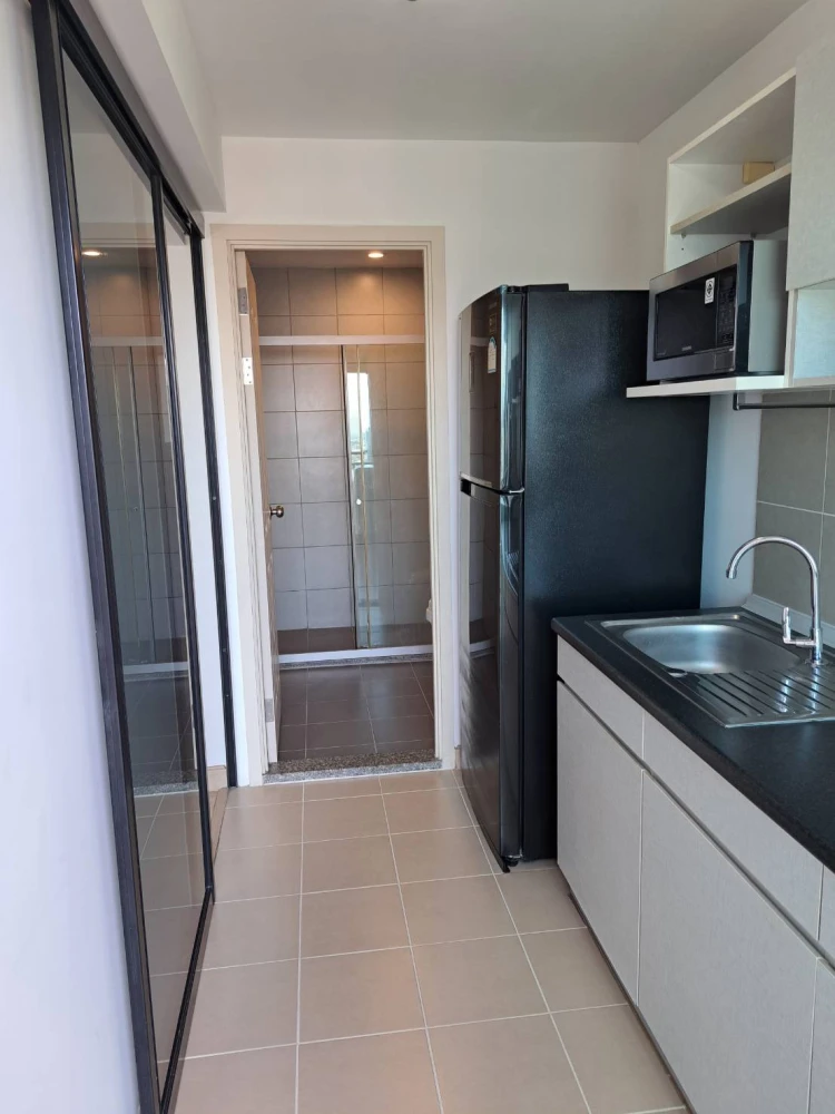 Condo for rent: Supalai Loft @ Talat Phlu Station. Spacious unit, not cramped, 32nd floor, river view, unobstructed view, constant breeze. Book now!