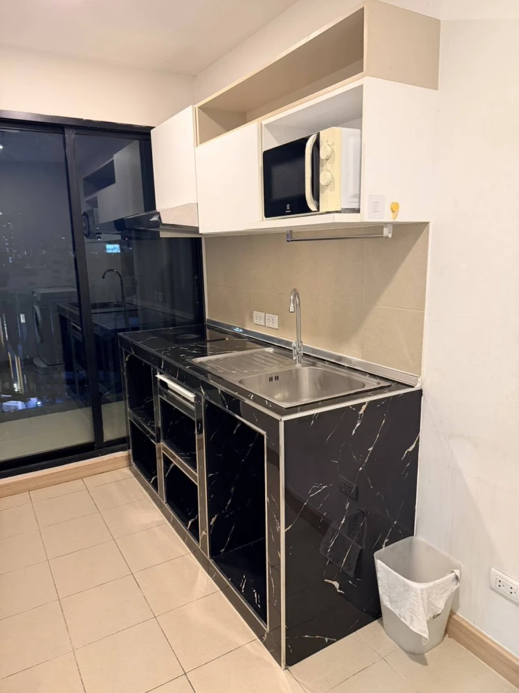 Condo for rent at Supalai Loft Prajadhipok-Wongwian Yai. Move-in ready unit with ample living space—reserve yours today.