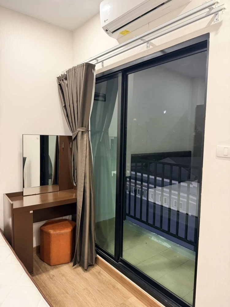 Condo for rent at Supalai Loft Prajadhipok-Wongwian Yai. Move-in ready unit with ample living space—reserve yours today.