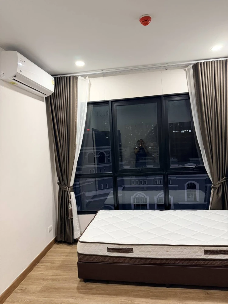 Condo for rent at Supalai Loft Prajadhipok-Wongwian Yai. Move-in ready unit with ample living space—reserve yours today.