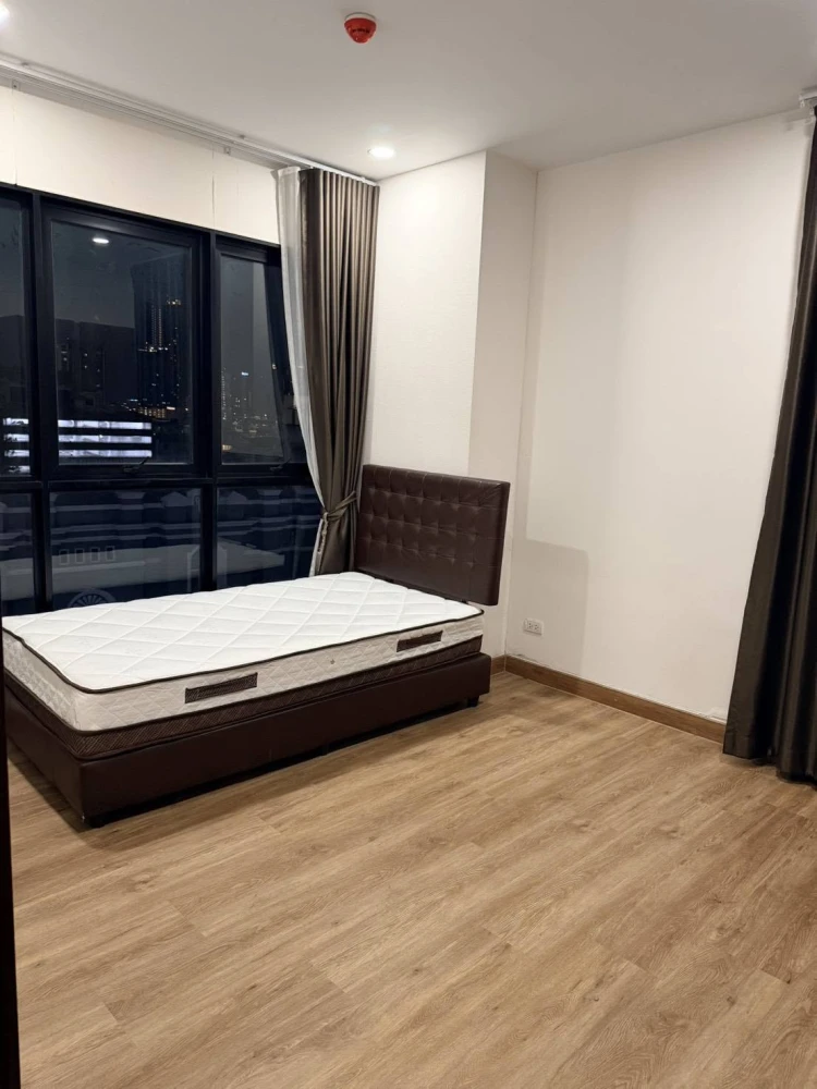 Condo for rent at Supalai Loft Prajadhipok-Wongwian Yai. Move-in ready unit with ample living space—reserve yours today.
