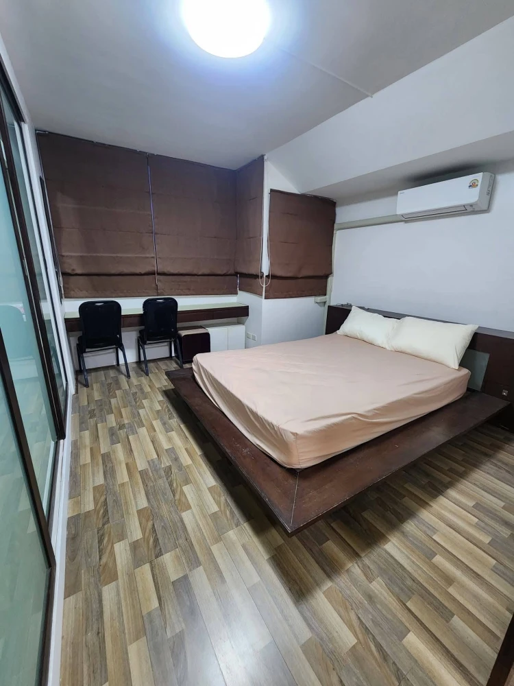 Condo for rent at Supalai Park Paholyothin 21. Large, comfortable unit with ample living space at a great price. Don't miss out! images