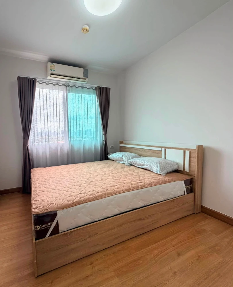 Condo for rent at Supalai Park Ratchapruek-Phetkasem. Spacious room with ample living space. Convenient and fully equipped. Book now!