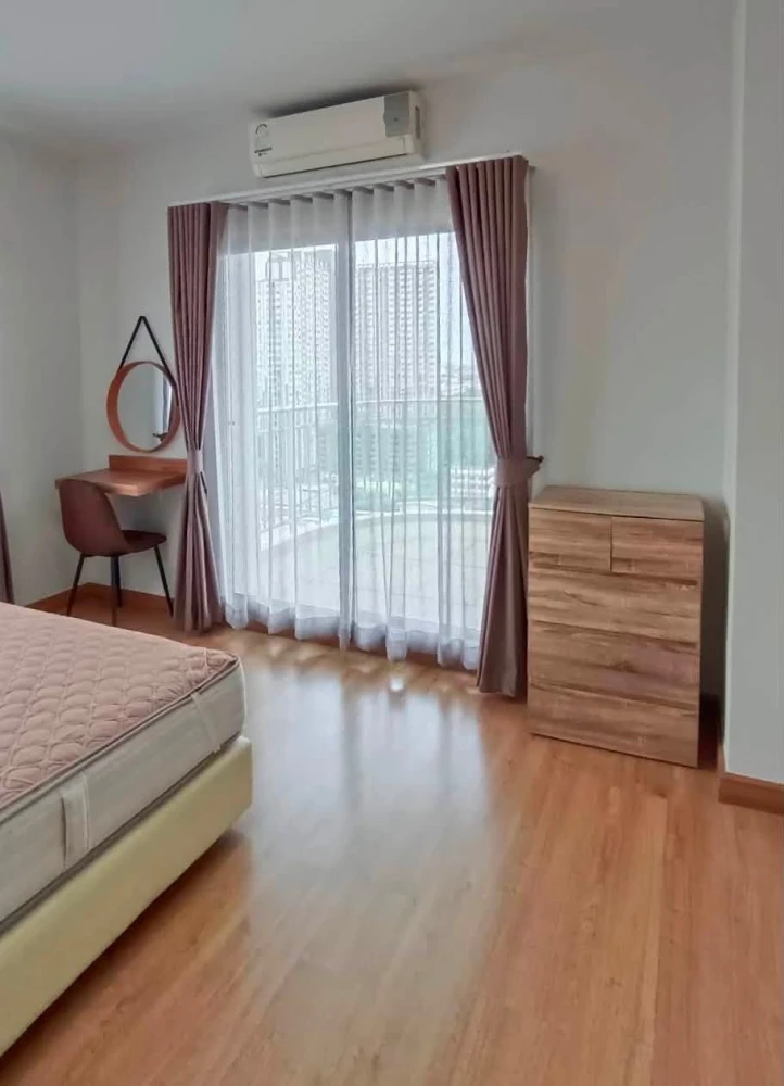 Condo for rent at Supalai Park Ratchapruek-Phetkasem. Spacious room with ample living space. Convenient and fully equipped. Book now!