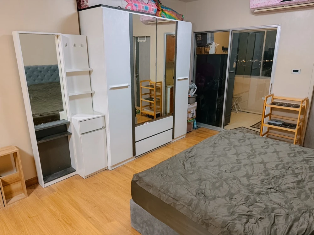 Condo for rent at Supalai Park Srinakarin. Ready to move in, fully furnished with appliances. Just bring your personal belongings! Don't miss out!