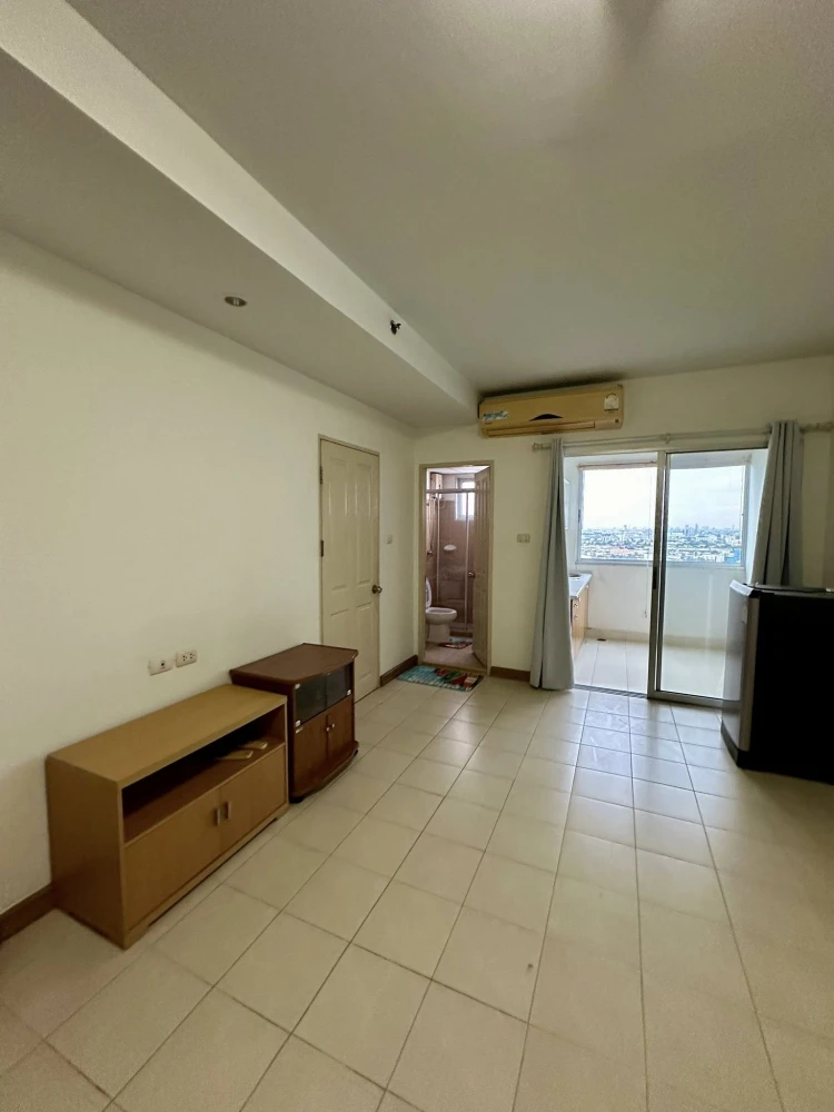 Condo for rent at Supalai Park Srinakarin. Big room, comfortable living, plenty of usable space, plus the best price. You'll regret it if you miss it.