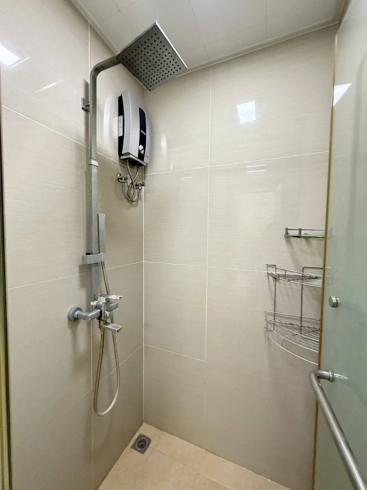Condo for rent TC Green Rama 9, corner room, city view, fully furnished, ready to move in, just drag your bags and move in.