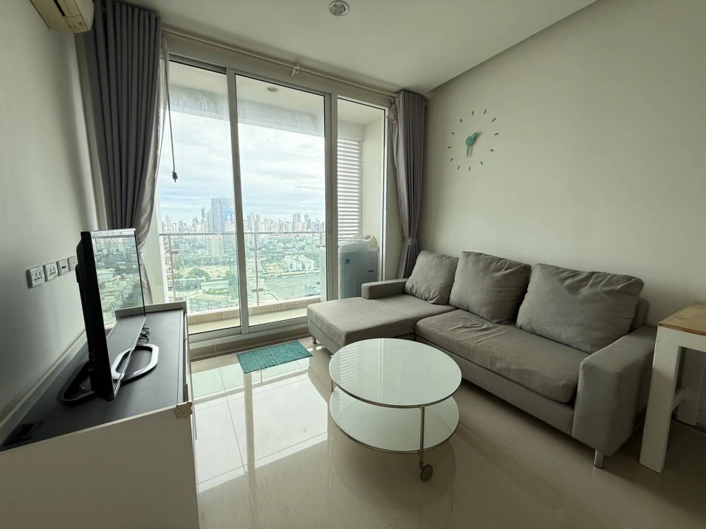 Condo for rent TC Green Rama 9, corner room, city view, fully furnished, ready to move in, just drag your bags and move in.