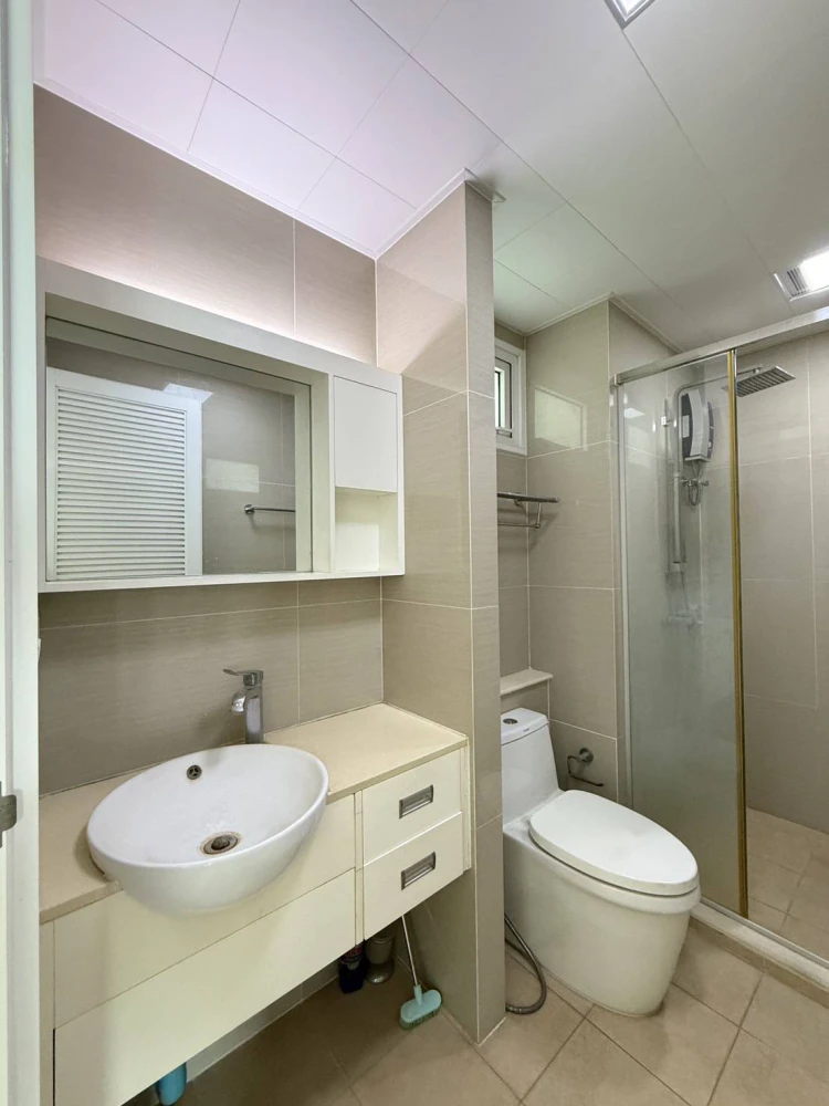 Condo for rent TC Green Rama 9, corner room, city view, fully furnished, ready to move in, just drag your bags and move in.