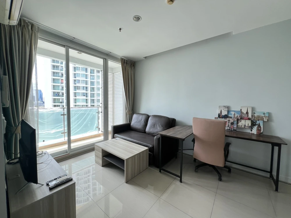 Spacious condo for rent at TC Green. Excellent living space and complete amenities. Book yours today!