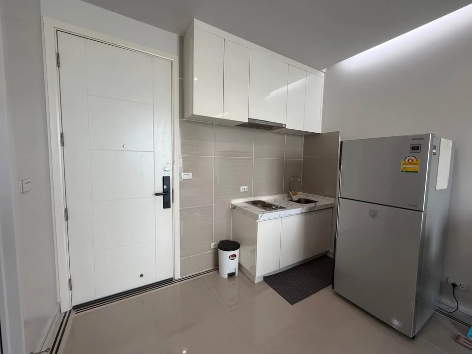 Spacious condo for rent at TC Green. Plenty of usable space, fully furnished and ready to move in. You won't want to miss this!