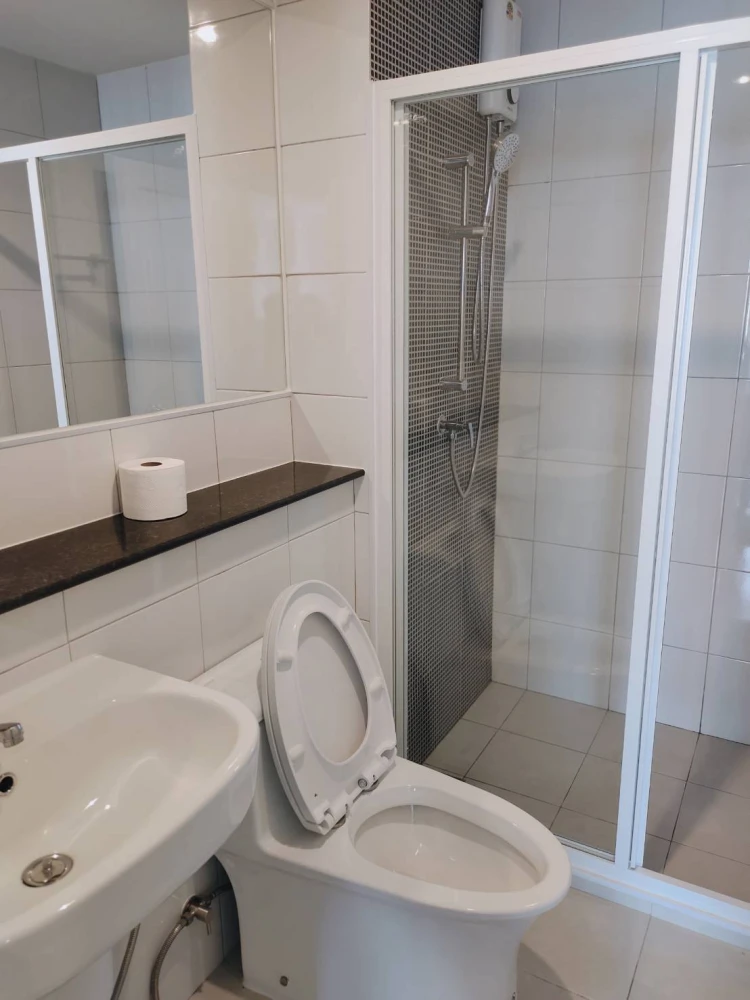 Condo for rent at Terra Residence. Well-partitioned rooms, great price, convenient and fully furnished. Book now!