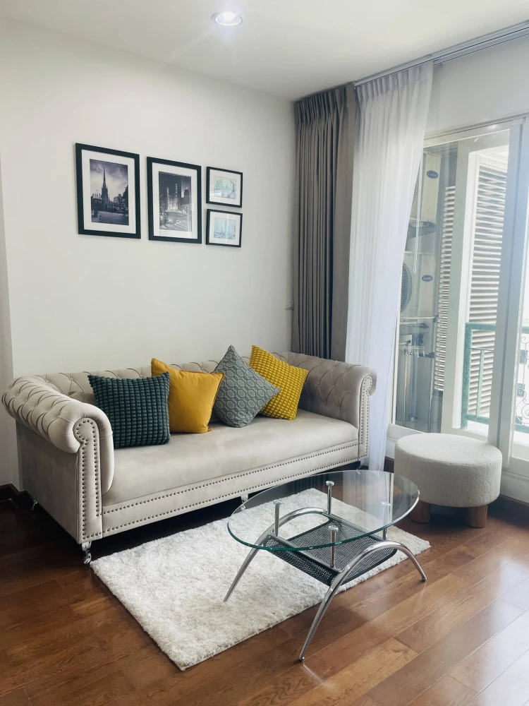 Condo for rent at The Address Chidlom. Nice unit, fully furnished with appliances. Just bring your suitcase and move in!