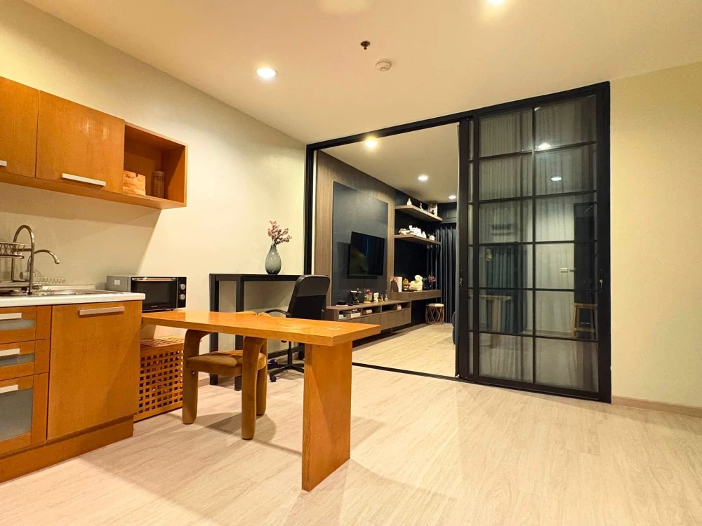 Condo for rent at The Address Siam. Spacious and comfortable unit with efficient use of space. Convenient and fully equipped. Book today!